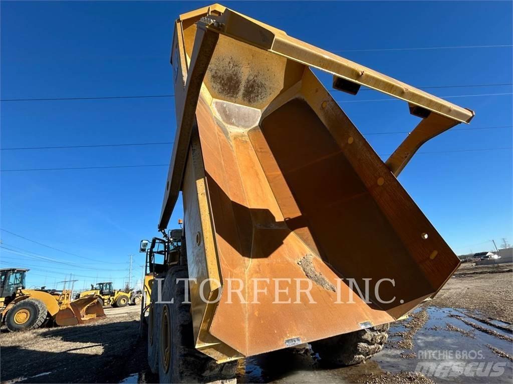 CAT 745-04 Terrængående lastbiler