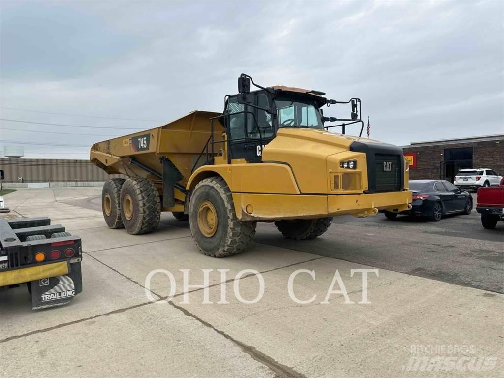 CAT 745-04 Terrængående lastbiler