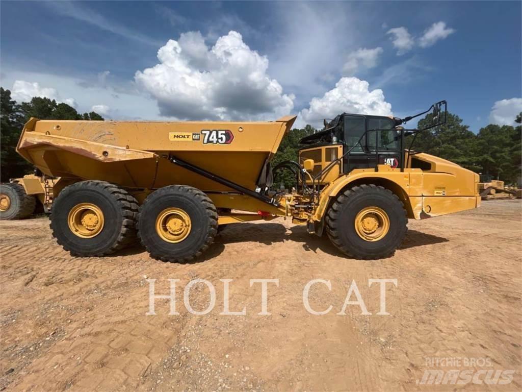 CAT 745-04 Terrængående lastbiler