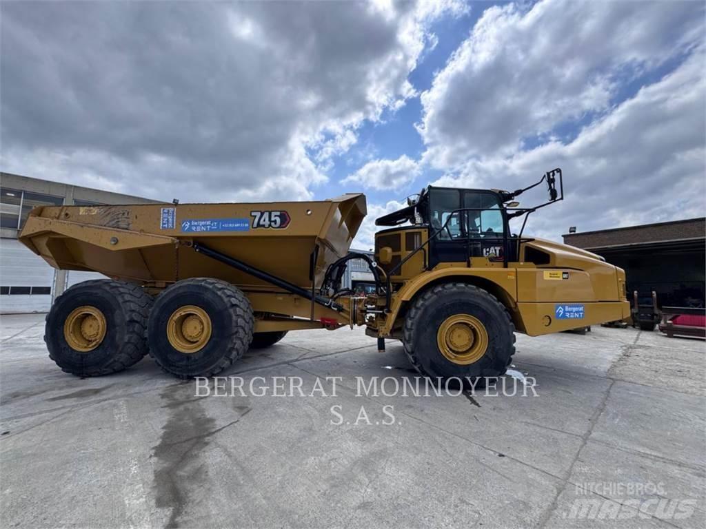 CAT 745-04 Terrængående lastbiler