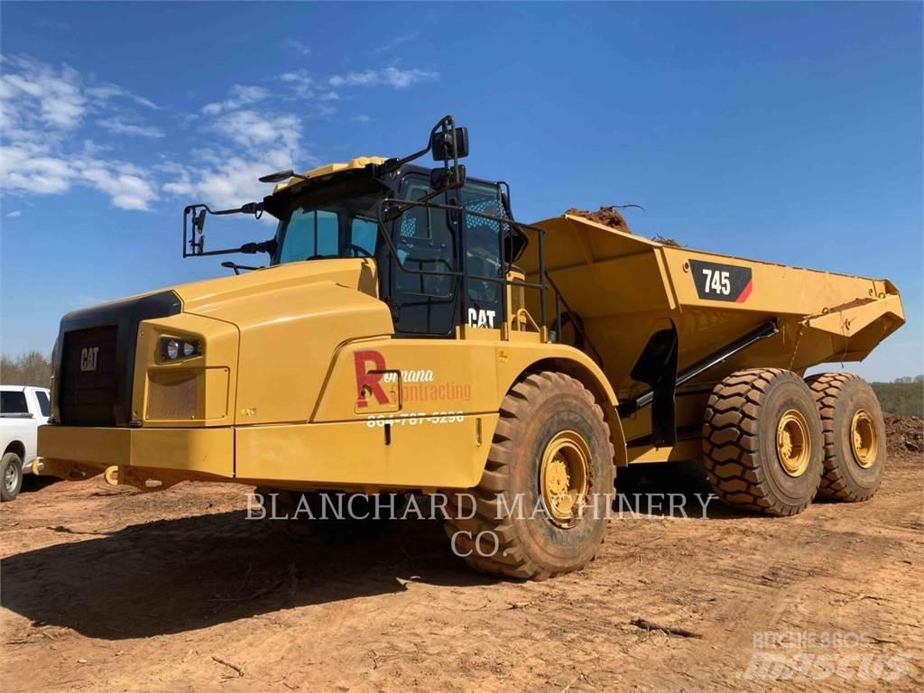 CAT 745-04 Terrængående lastbiler