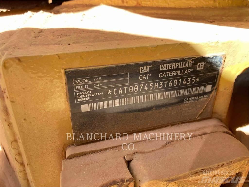 CAT 745-04 Terrængående lastbiler