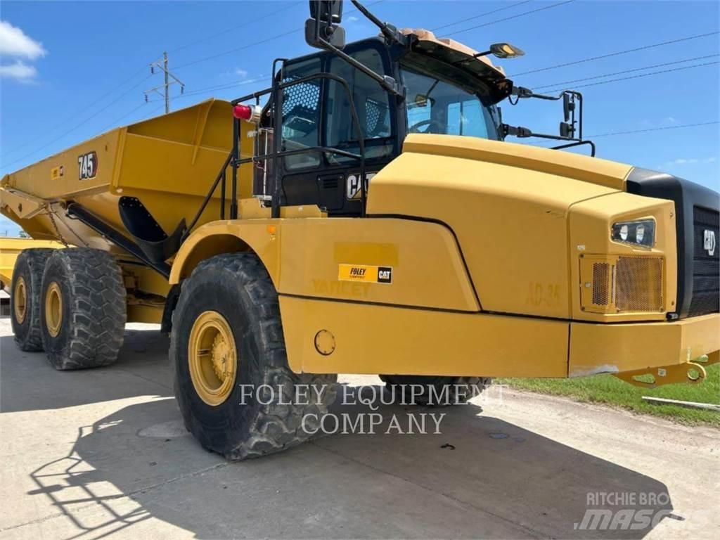 CAT 745-04 Terrængående lastbiler