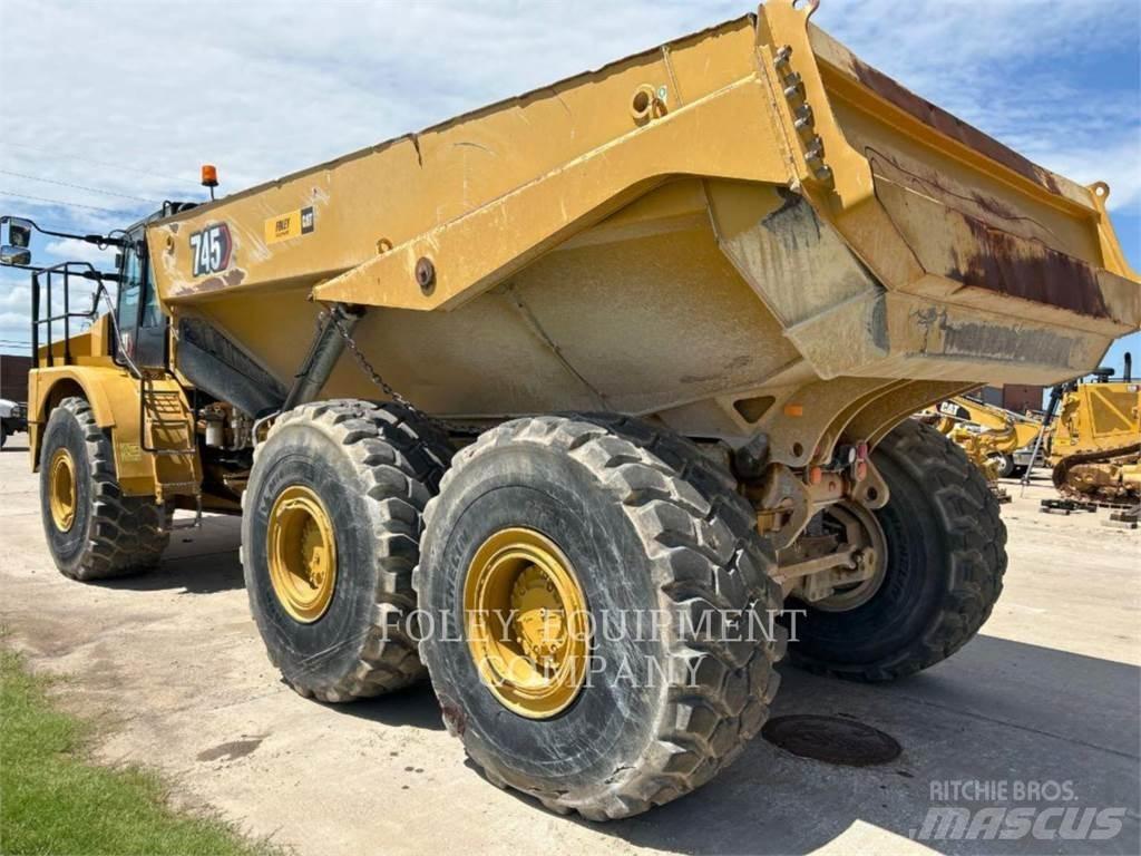 CAT 745-04 Terrængående lastbiler