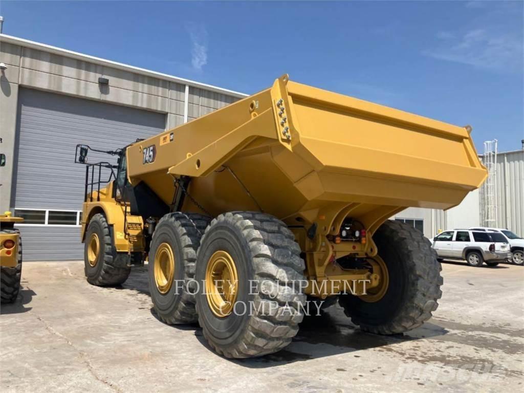 CAT 745-04 Terrængående lastbiler