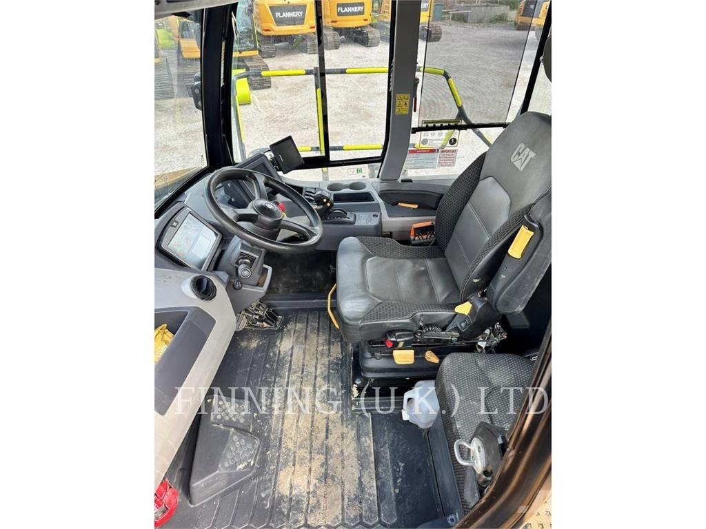 CAT 745-04 Terrængående lastbiler