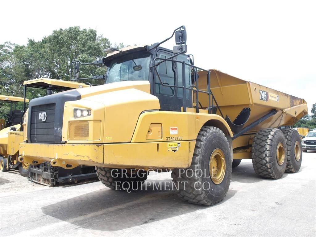 CAT 745-04 Terrængående lastbiler