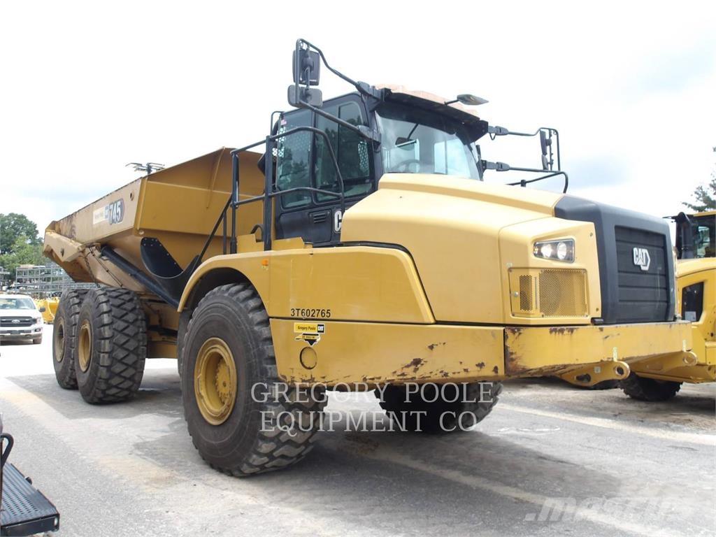CAT 745-04 Terrængående lastbiler