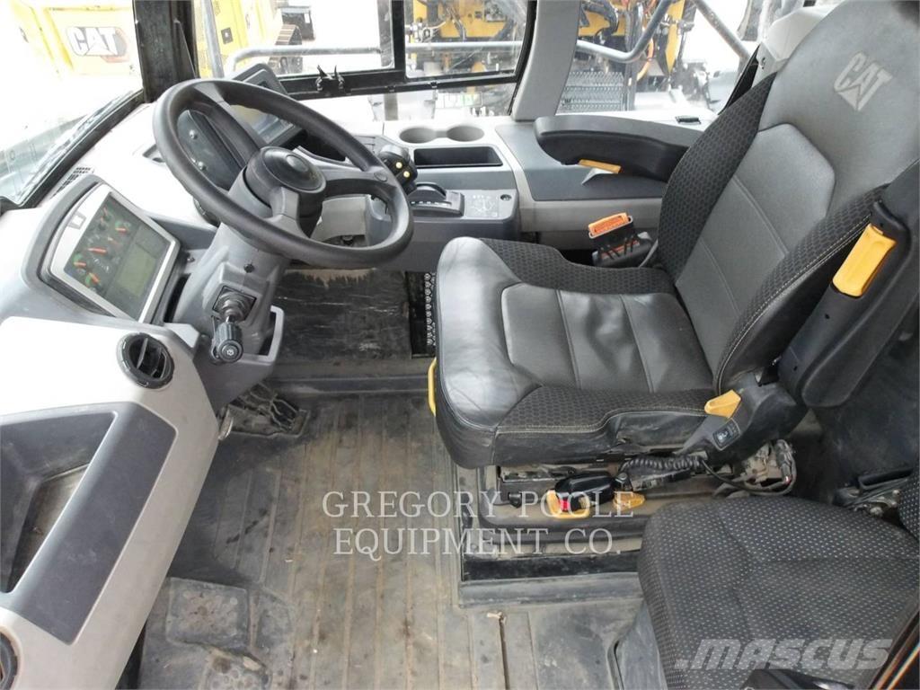 CAT 745-04 Terrængående lastbiler