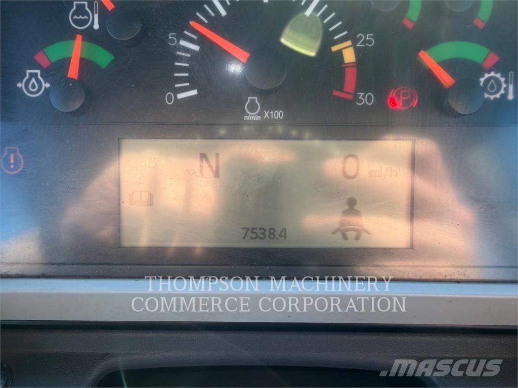 CAT 745-04 Terrængående lastbiler