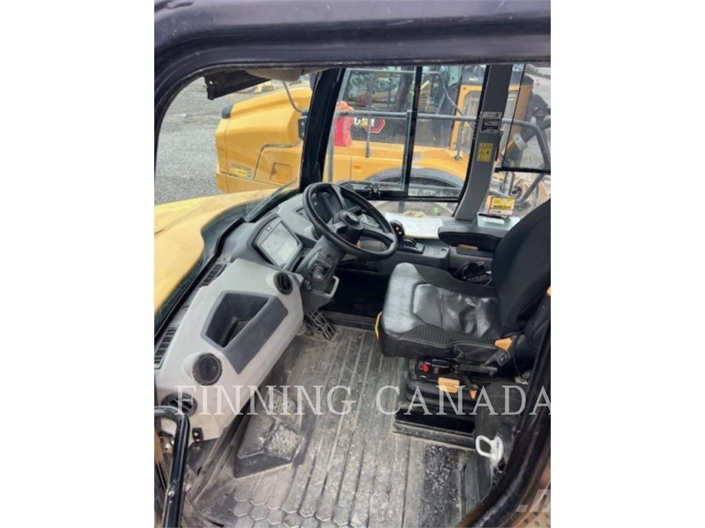 CAT 745-04 Terrængående lastbiler