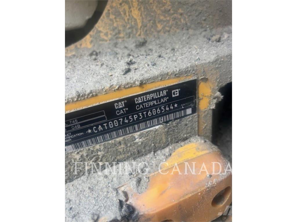 CAT 745-04 Terrængående lastbiler