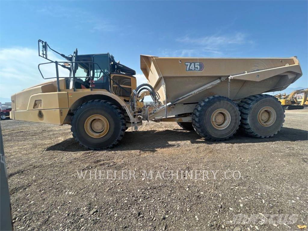 CAT 745 TG Terrængående lastbiler