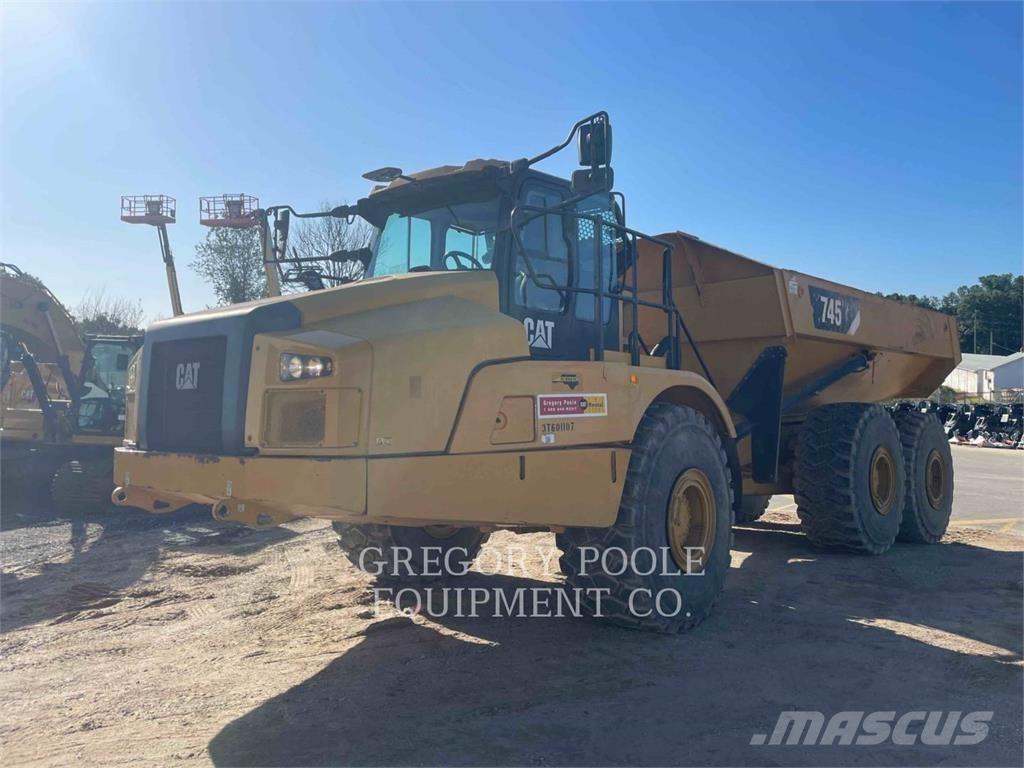CAT 74504 Terrængående lastbiler