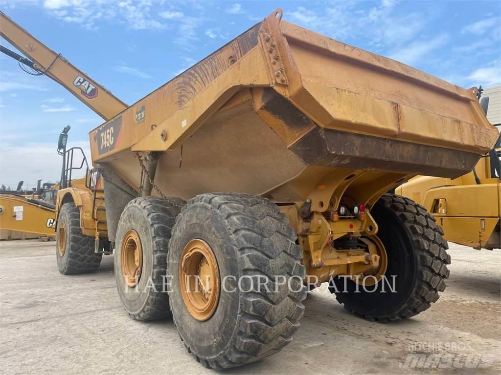 CAT 745C Terrængående lastbiler