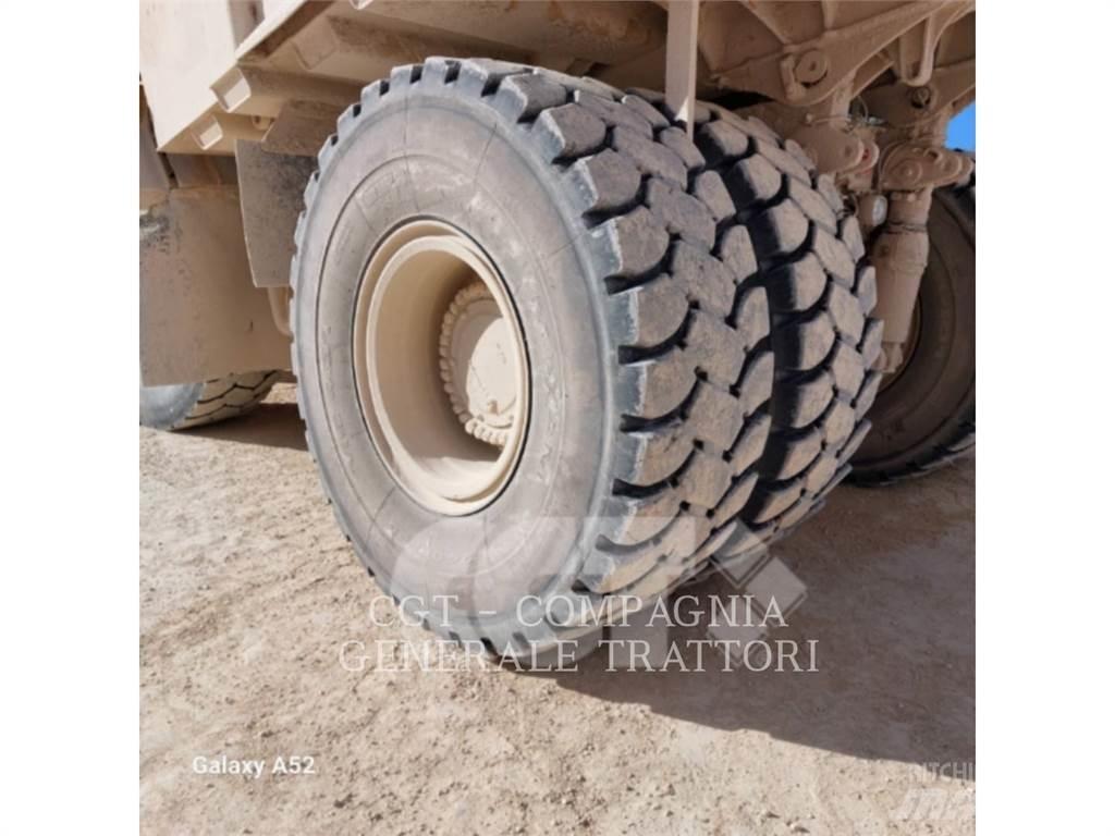 CAT 775F Terrængående lastbiler