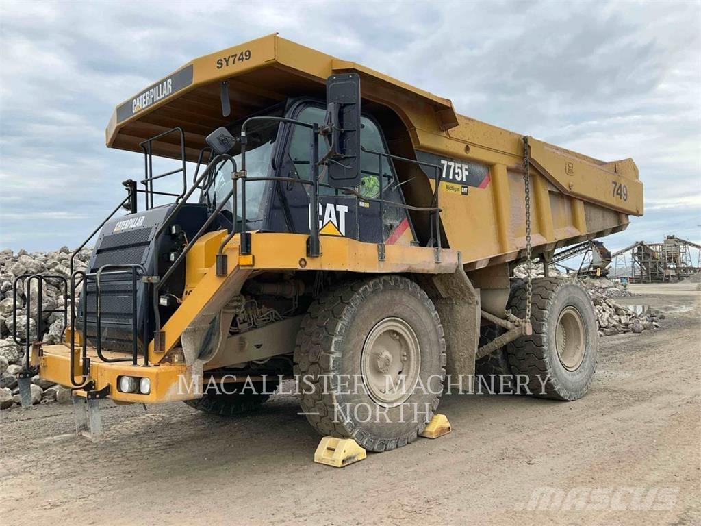 CAT 775F Terrængående lastbiler