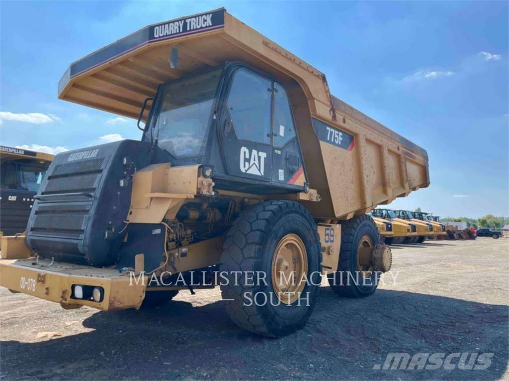 CAT 775F Terrængående lastbiler