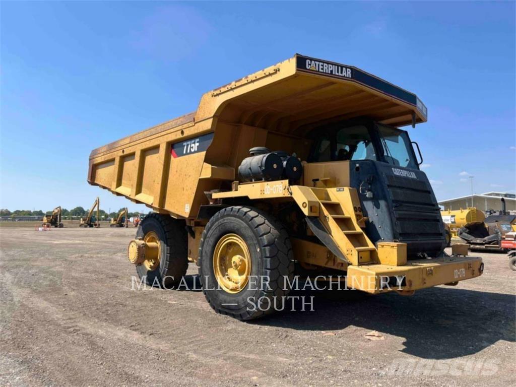 CAT 775F Terrængående lastbiler
