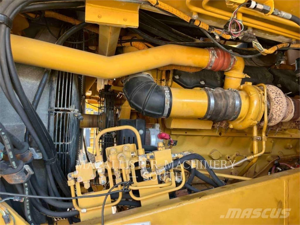 CAT 775F Terrængående lastbiler