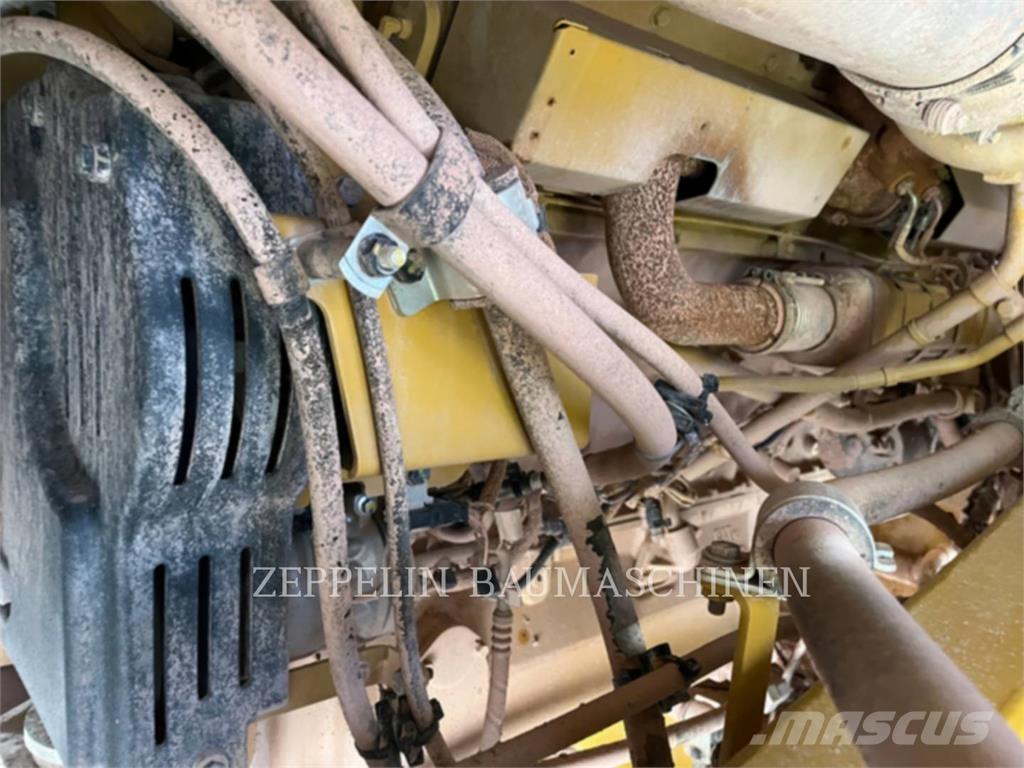 CAT 775G Terrængående lastbiler