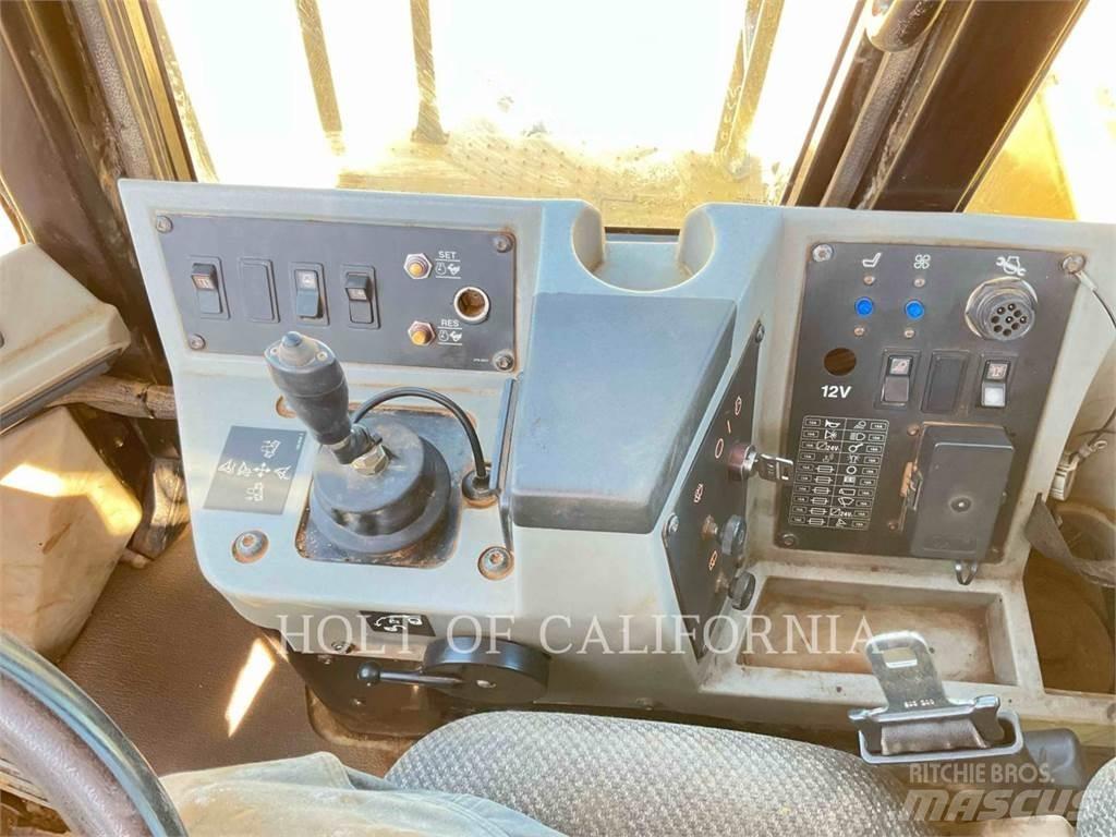 CAT 815F2 Jordvibrationstromler