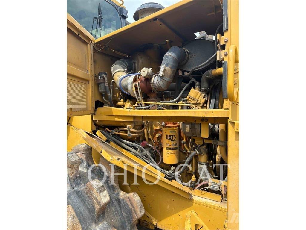CAT 815F2 Jordvibrationstromler