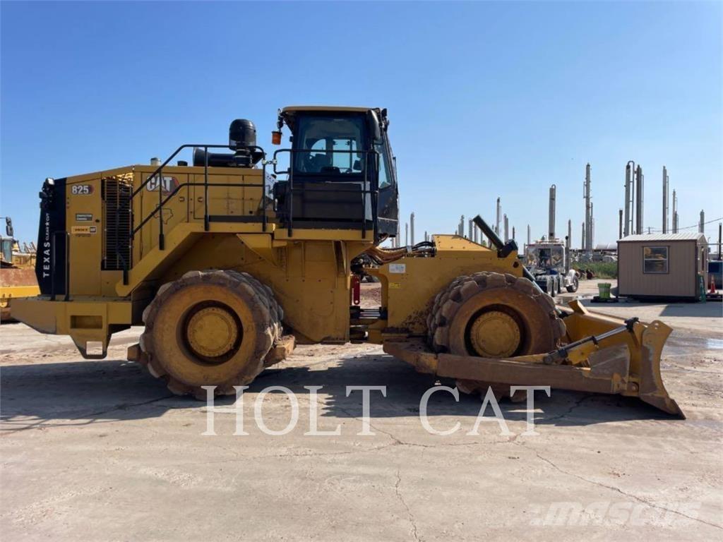 CAT 825 Jordvibrationstromler