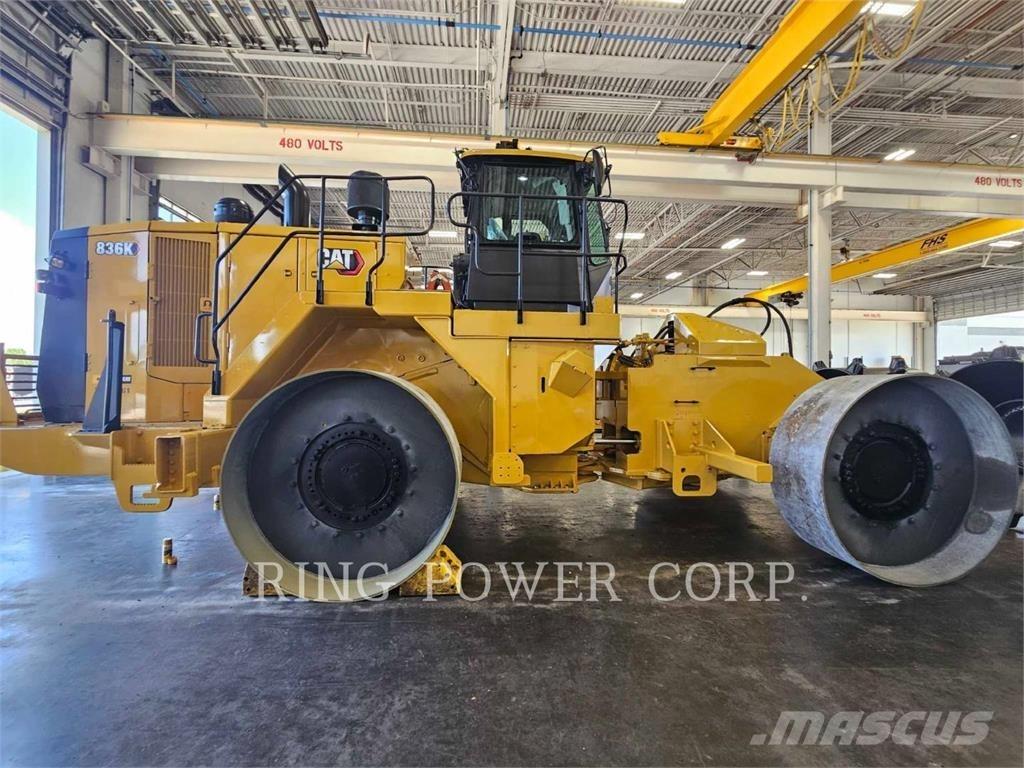 CAT 836K Jordvibrationstromler