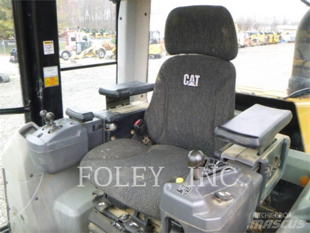 CAT 953D Larvebåndslæssere