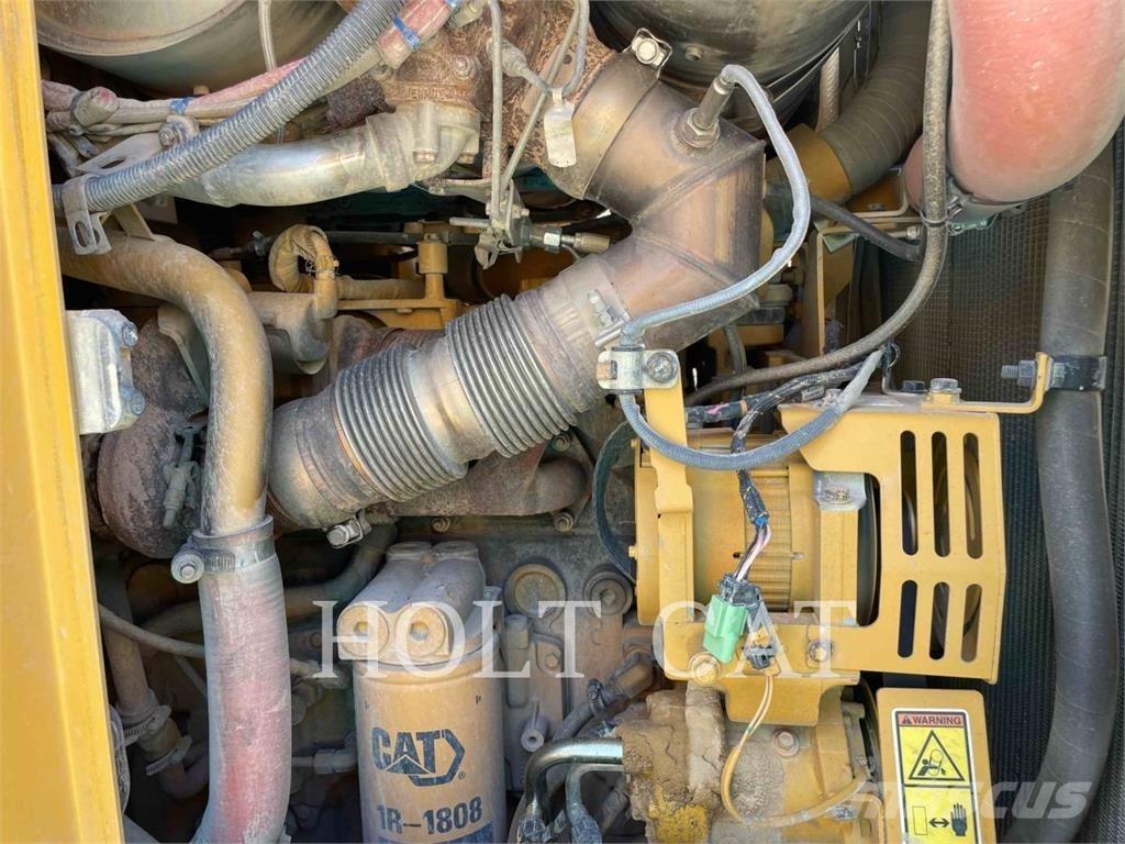 CAT 973K Larvebåndslæssere