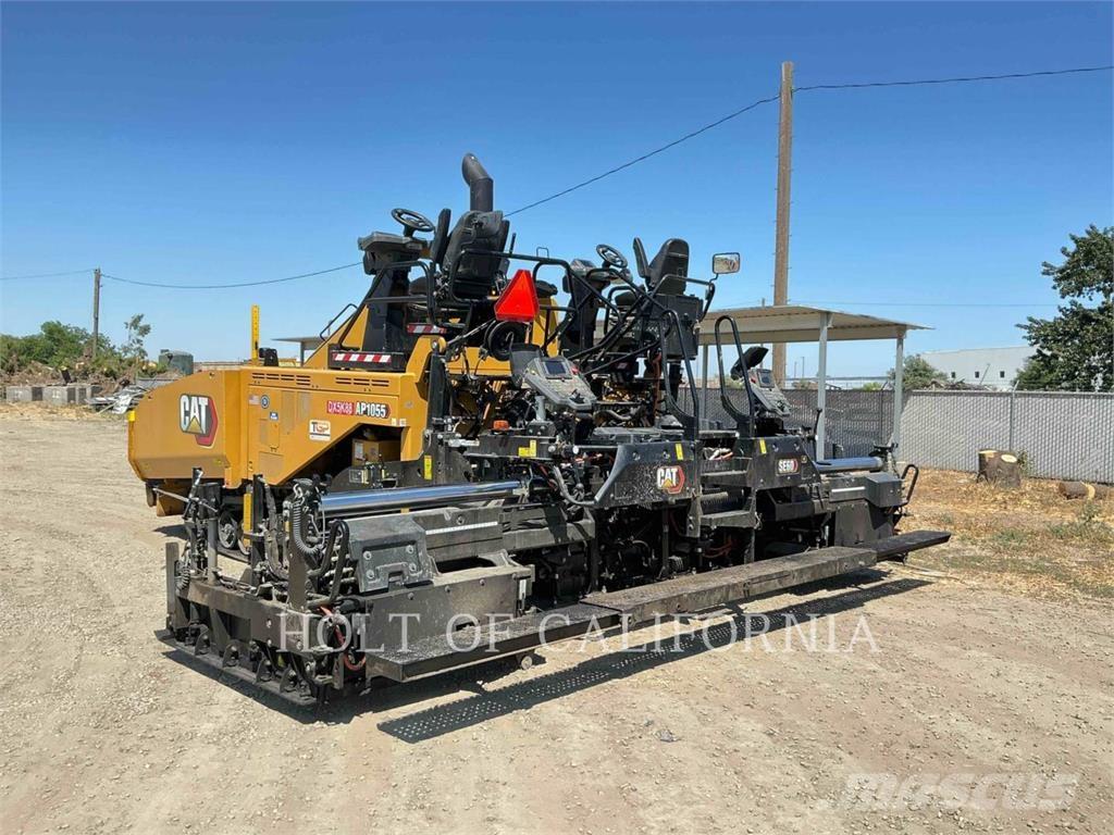 CAT AP1055 Asfaltudlæggere