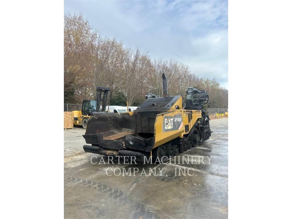 CAT AP1055F Asfaltudlæggere