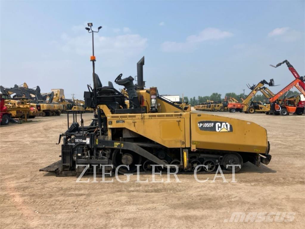CAT AP1055F Asfaltudlæggere