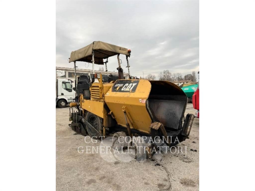 CAT AP300 Asfaltudlæggere