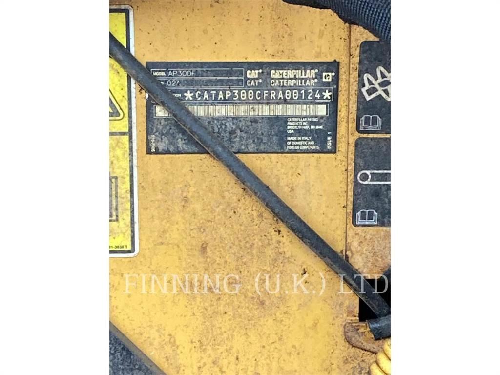 CAT AP300F Asfaltudlæggere