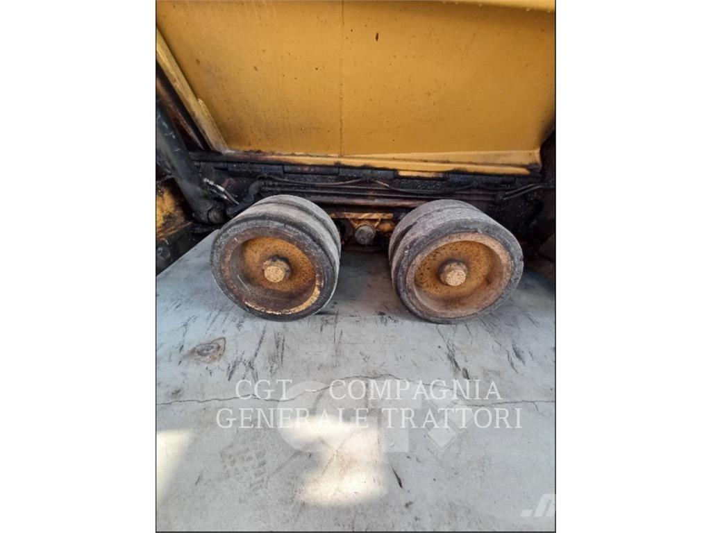 CAT AP300F Asfaltudlæggere