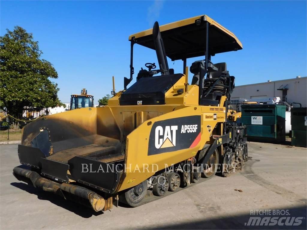 CAT AP555F Asfaltudlæggere