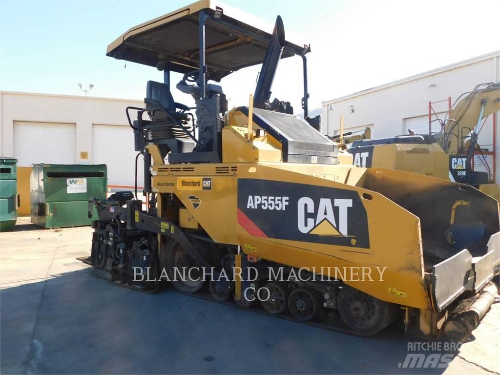 CAT AP555F Asfaltudlæggere
