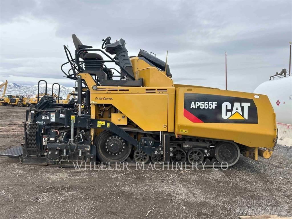 CAT AP555F Asfaltudlæggere
