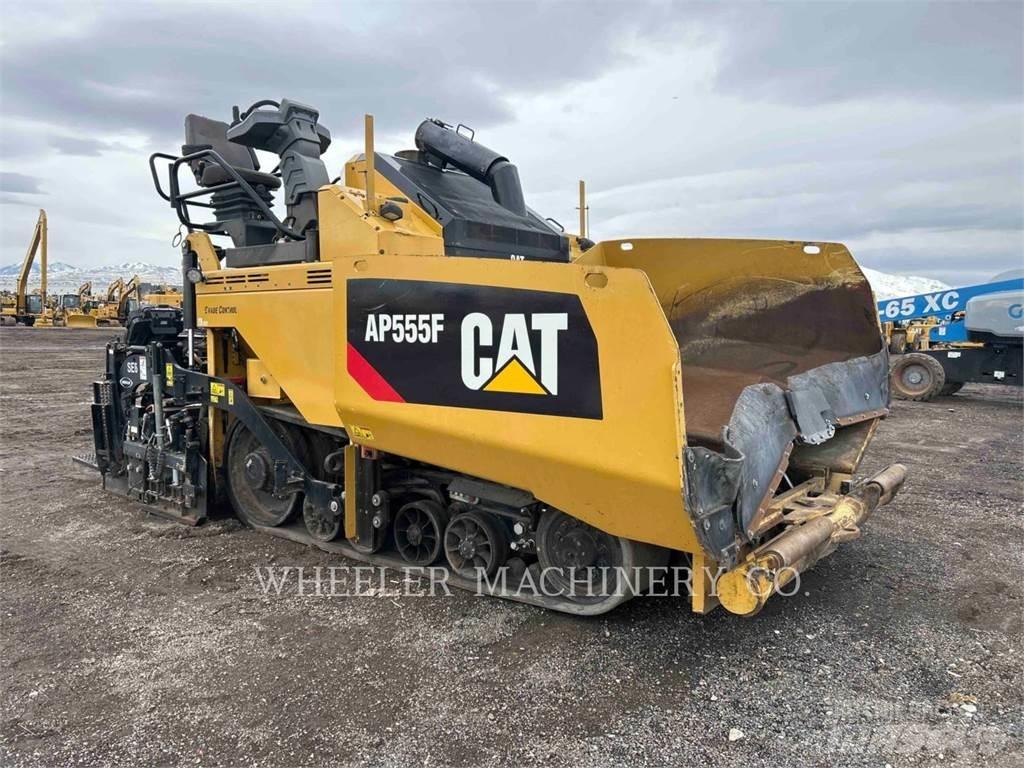 CAT AP555F Asfaltudlæggere