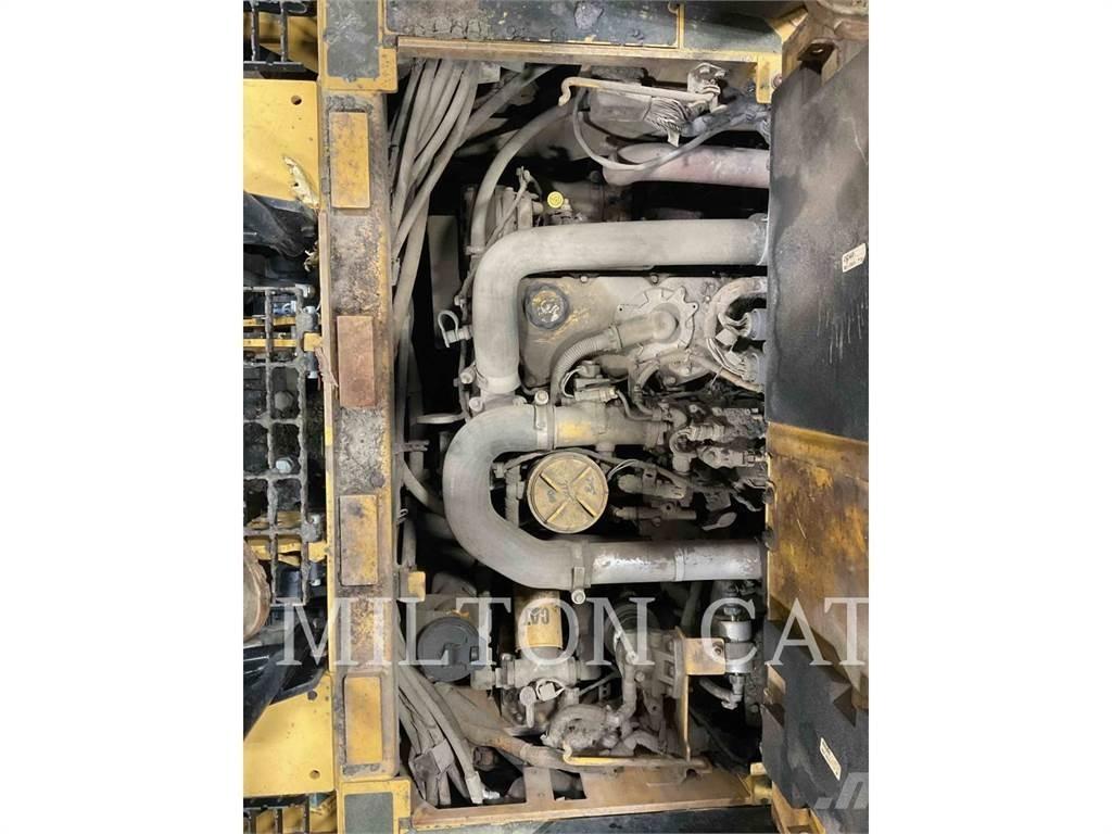 CAT AP555F Asfaltudlæggere