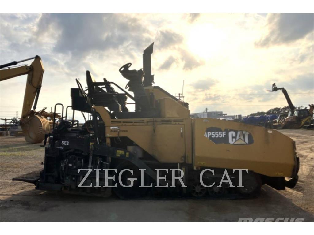 CAT AP555F Asfaltudlæggere