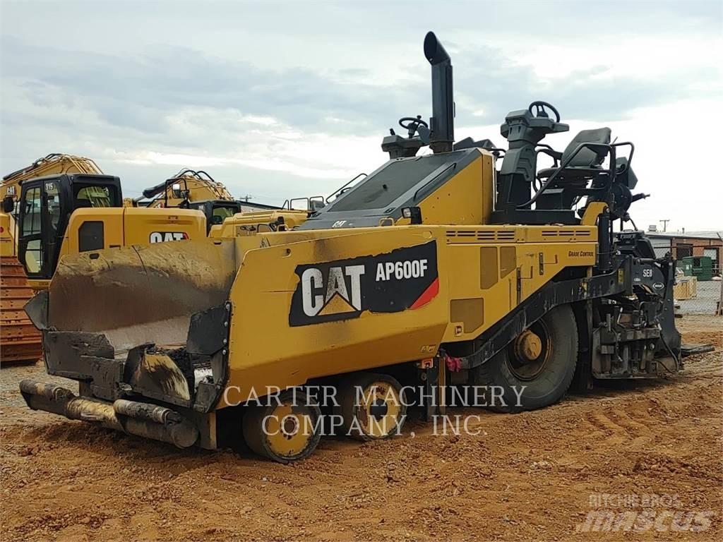 CAT AP600F Asfaltudlæggere