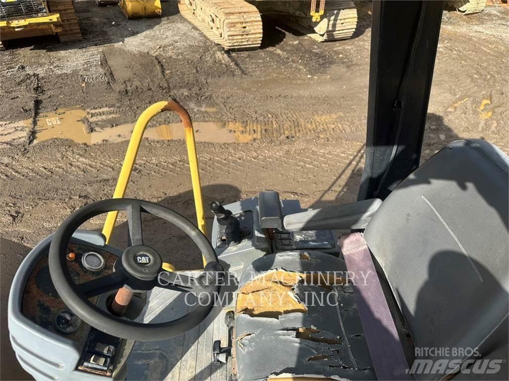 CAT CS533E Jordvibrationstromler