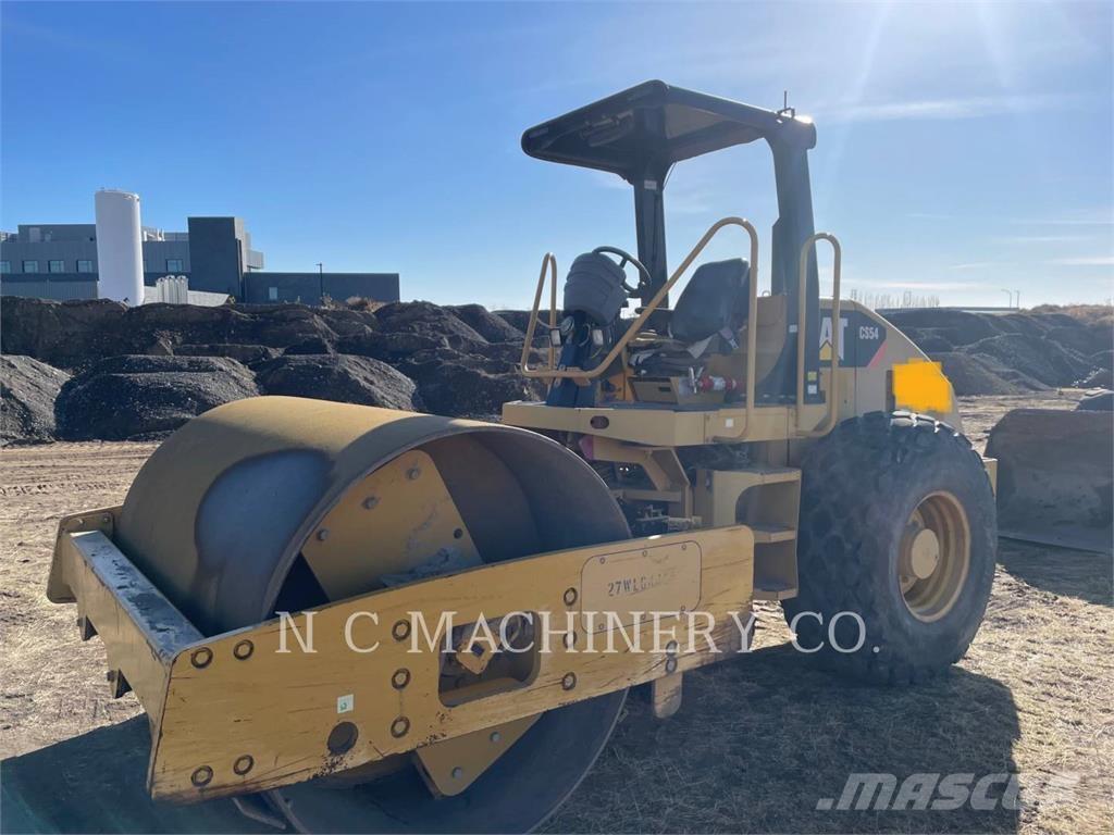 CAT CS54 Asfaltudlæggere