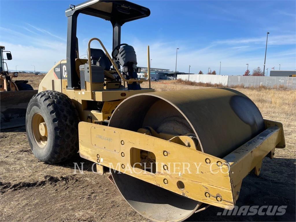 CAT CS54 Asfaltudlæggere