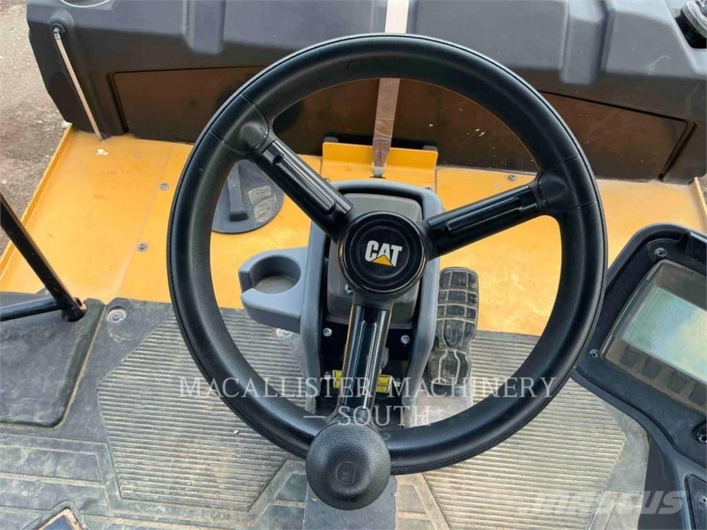 CAT CW16 Tromle med luftdæk