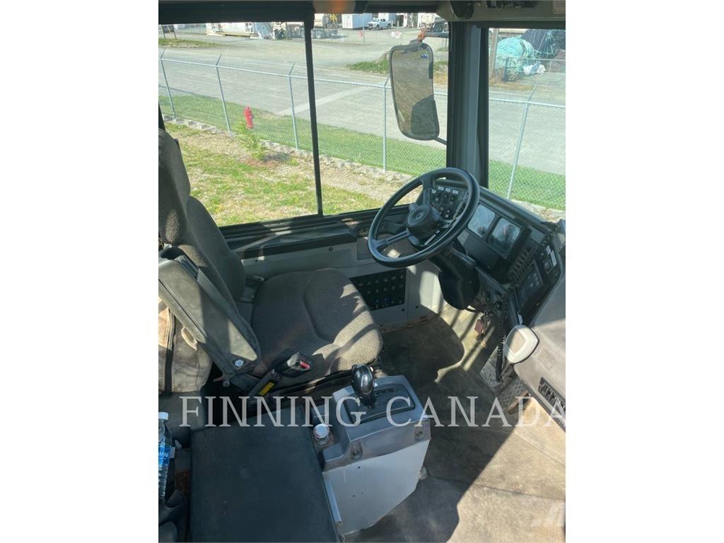CAT D300E Terrængående lastbiler