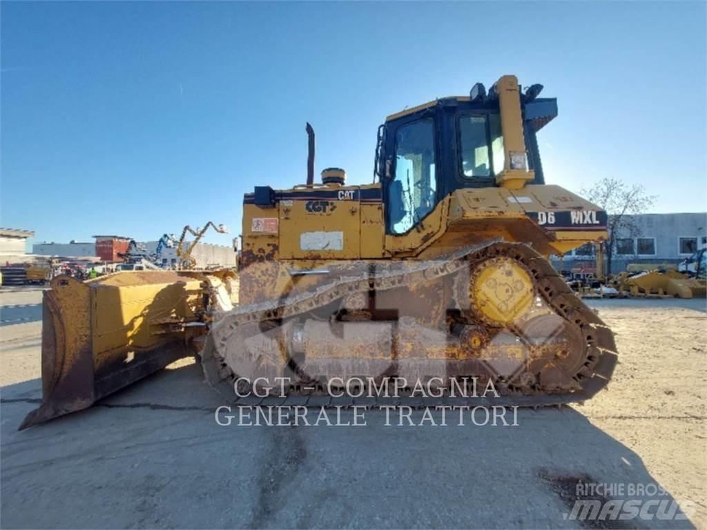 CAT D6M Bulldozer på larvebånd